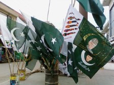 Flags on sale in Pakistan-Story at Metroblog Lahore