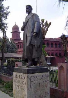 Woolner statue outside Punjab Univeristy Lahore