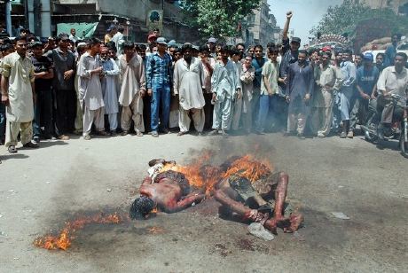 حقيقة صورة لحرق مسيحيين في باكستان